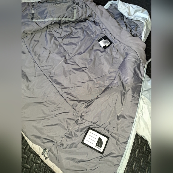 The north face hyvent girls jacket - Picture 7 of 12